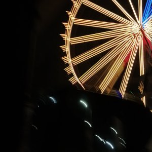 ITwo Rivers Mall Ferris Wheel - Night View4